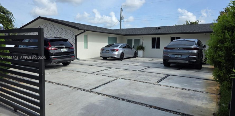Casa en Miami, Florida 5 dormitorios, 193.98 m2 № 2007728