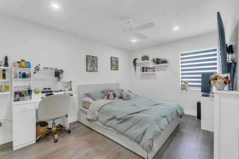 Casa en venta en Miami, Florida, 5 dormitorios, 193.98 m2 № 2007728 - foto 19