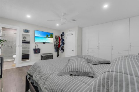 Casa en venta en Miami, Florida, 5 dormitorios, 193.98 m2 № 2007728 - foto 29