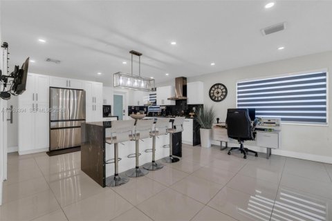 Casa en venta en Miami, Florida, 5 dormitorios, 193.98 m2 № 2007728 - foto 15