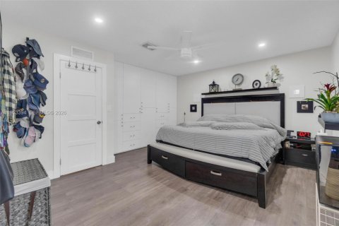 Casa en venta en Miami, Florida, 5 dormitorios, 193.98 m2 № 2007728 - foto 27