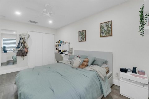 Casa en venta en Miami, Florida, 5 dormitorios, 193.98 m2 № 2007728 - foto 20