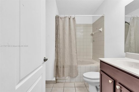 Townhouse in Miami Gardens, Florida 3 bedrooms, 128.02 sq.m. № 2013737 - photo 15