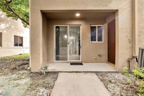 Townhouse in Miami Gardens, Florida 3 bedrooms, 128.02 sq.m. № 2013737 - photo 4