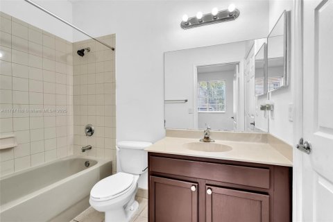 Townhouse in Miami Gardens, Florida 3 bedrooms, 128.02 sq.m. № 2013737 - photo 25