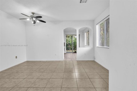 Townhouse in Miami Gardens, Florida 3 bedrooms, 128.02 sq.m. № 2013737 - photo 27