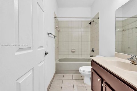 Townhouse in Miami Gardens, Florida 3 bedrooms, 128.02 sq.m. № 2013737 - photo 26
