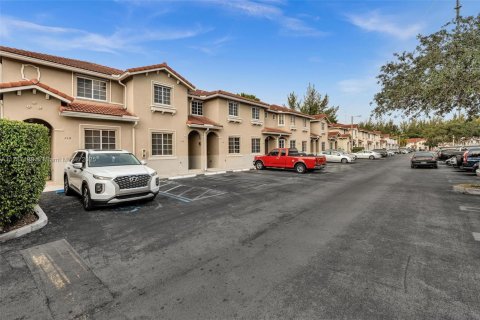 Townhouse in Miami Gardens, Florida 3 bedrooms, 128.02 sq.m. № 2013737 - photo 2