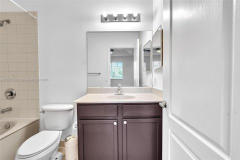 Townhouse in Miami Gardens, Florida 3 bedrooms, 128.02 sq.m. № 2013737 - photo 12