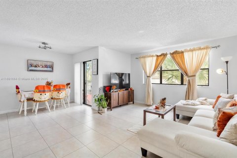 Condominio en venta en Hollywood, Florida, 1 dormitorio, 78.13 m2 № 1946023 - foto 1