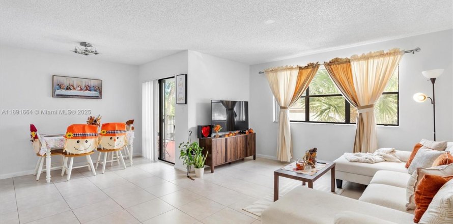 Condominio en Hollywood, Florida, 1 dormitorio № 1946023