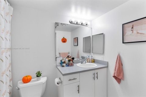 Condominio en venta en Hollywood, Florida, 1 dormitorio, 78.13 m2 № 1946023 - foto 11
