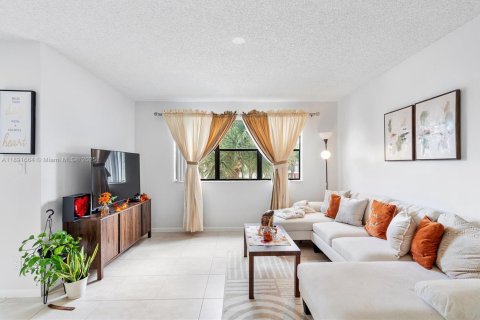 Condominio en venta en Hollywood, Florida, 1 dormitorio, 78.13 m2 № 1946023 - foto 3