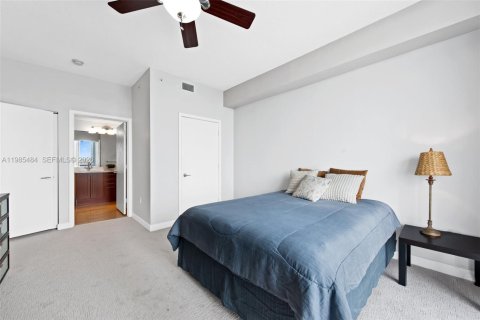 Condominio en alquiler en Miami, Florida, 2 dormitorios, 94.11 m2 № 2048141 - foto 11