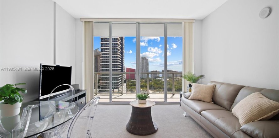Condominio en Miami, Florida, 2 dormitorios  № 2048141