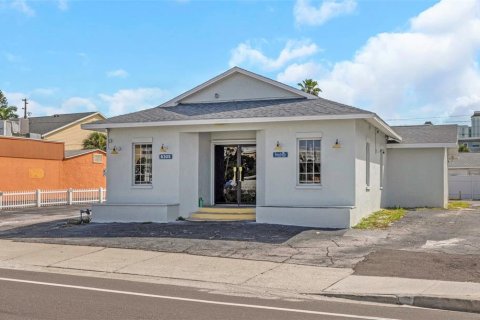 Commercial property in Saint Pete Beach, Florida 193.79 sq.m. № 1828035 - photo 2