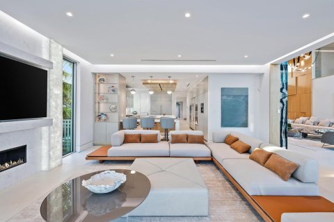 House in West Palm Beach, Florida 7 bedrooms, 927.81 sq.m. № 2180803 - photo 20