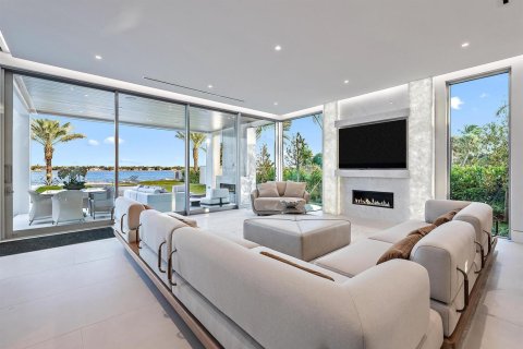 House in West Palm Beach, Florida 7 bedrooms, 927.81 sq.m. № 2180803 - photo 21