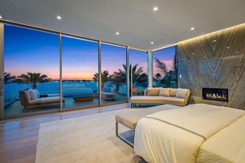 House in West Palm Beach, Florida 7 bedrooms, 927.81 sq.m. № 2180803 - photo 30