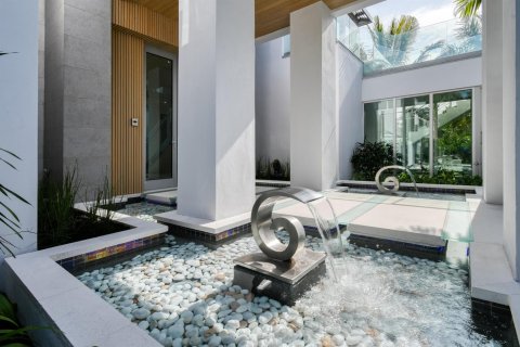 House in West Palm Beach, Florida 7 bedrooms, 927.81 sq.m. № 2180803 - photo 7