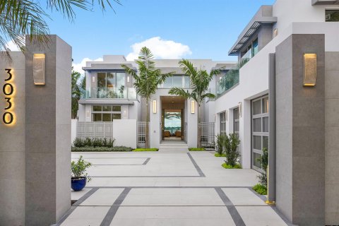 House in West Palm Beach, Florida 7 bedrooms, 927.81 sq.m. № 2180803 - photo 3