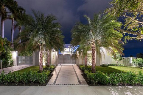 House in West Palm Beach, Florida 7 bedrooms, 927.81 sq.m. № 2180803 - photo 2