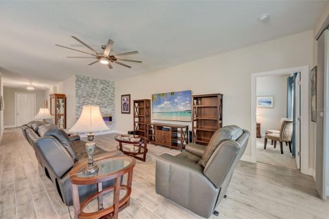House in Apollo Beach, Florida 4 bedrooms, 186.73 sq.m. № 1407042 - photo 6