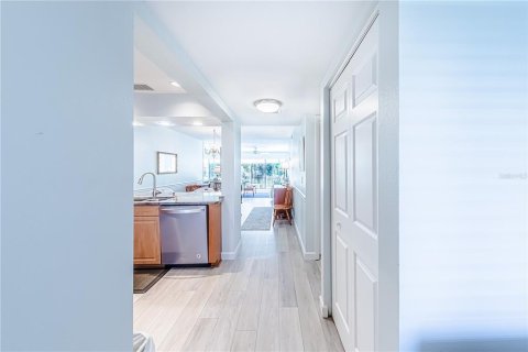 Condo in Venice, Florida, 2 bedrooms  № 1551460 - photo 4