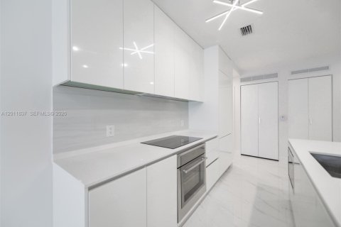 Condo in Miami, Florida, 1 bedroom  № 2075032 - photo 8