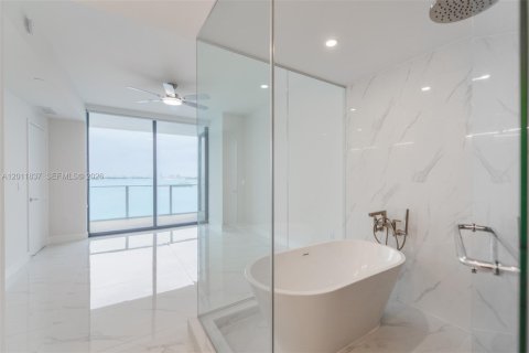 Condo in Miami, Florida, 1 bedroom  № 2075032 - photo 17