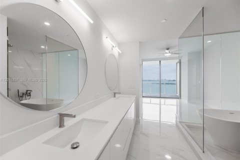 Condo in Miami, Florida, 1 bedroom  № 2075032 - photo 19