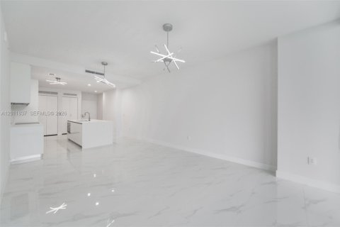 Condo in Miami, Florida, 1 bedroom  № 2075032 - photo 10