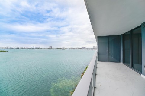 Condo in Miami, Florida, 1 bedroom  № 2075032 - photo 4
