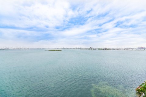 Condo in Miami, Florida, 1 bedroom  № 2075032 - photo 2