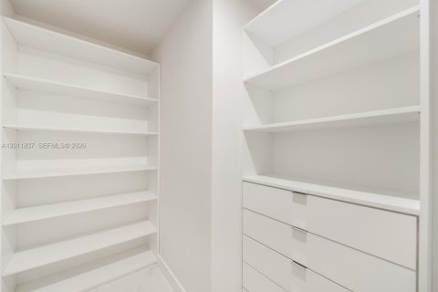 Condo in Miami, Florida, 1 bedroom  № 2075032 - photo 24