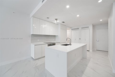 Condo in Miami, Florida, 1 bedroom  № 2075032 - photo 5