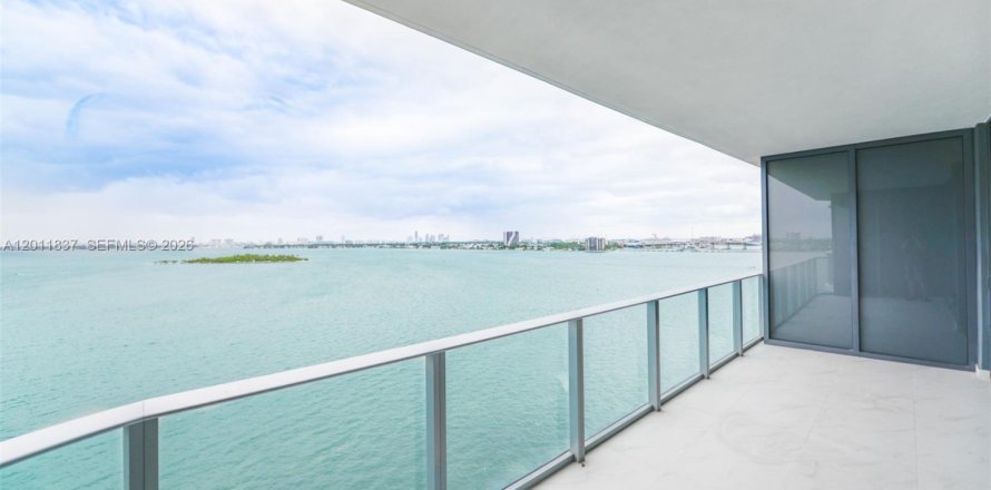 Condo in Miami, Florida, 1 bedroom  № 2075032