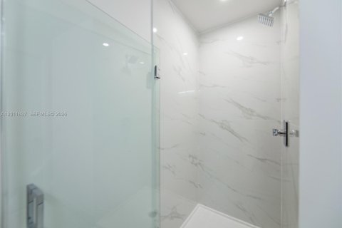 Condo in Miami, Florida, 1 bedroom  № 2075032 - photo 29