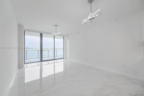 Condo in Miami, Florida, 1 bedroom  № 2075032 - photo 12