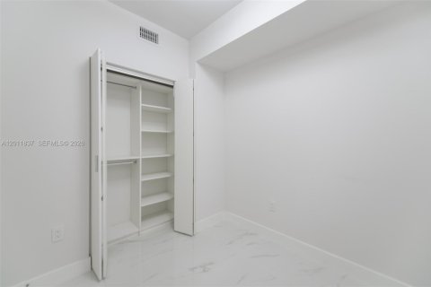 Condo in Miami, Florida, 1 bedroom  № 2075032 - photo 26