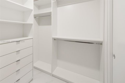 Condo in Miami, Florida, 1 bedroom  № 2075032 - photo 25
