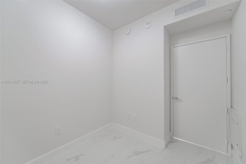 Condo in Miami, Florida, 1 bedroom  № 2075032 - photo 27