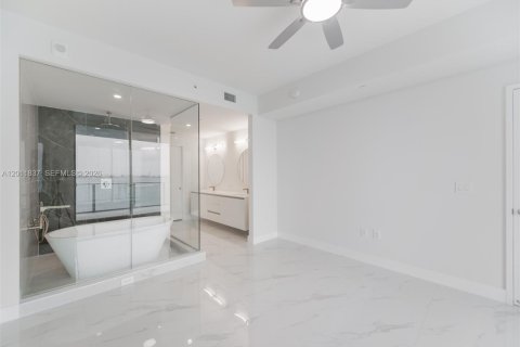 Condo in Miami, Florida, 1 bedroom  № 2075032 - photo 15