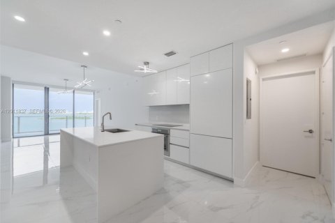 Condo in Miami, Florida, 1 bedroom  № 2075032 - photo 9
