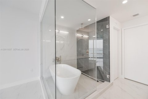 Condo in Miami, Florida, 1 bedroom  № 2075032 - photo 22