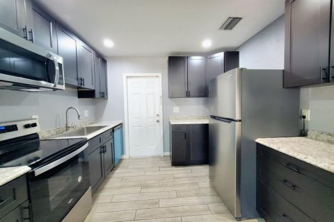 Villa ou maison à louer à Tampa, Floride: 4 chambres, 137.31 m2 № 2423827 - photo 8