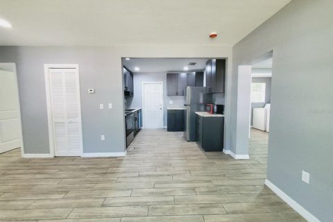 Villa ou maison à louer à Tampa, Floride: 4 chambres, 137.31 m2 № 2423827 - photo 7