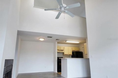 Condo in Orlando, Florida, 2 bedrooms  № 2383765 - photo 23