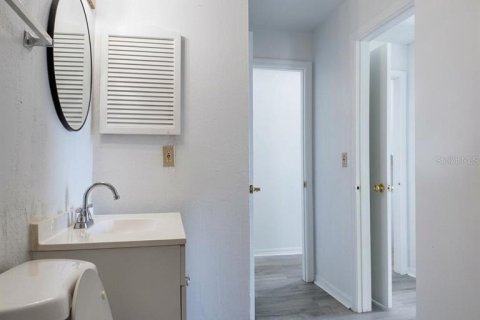 Condo in Orlando, Florida, 2 bedrooms  № 2383765 - photo 15