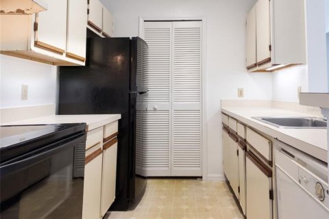 Condo in Orlando, Florida, 2 bedrooms  № 2383765 - photo 24